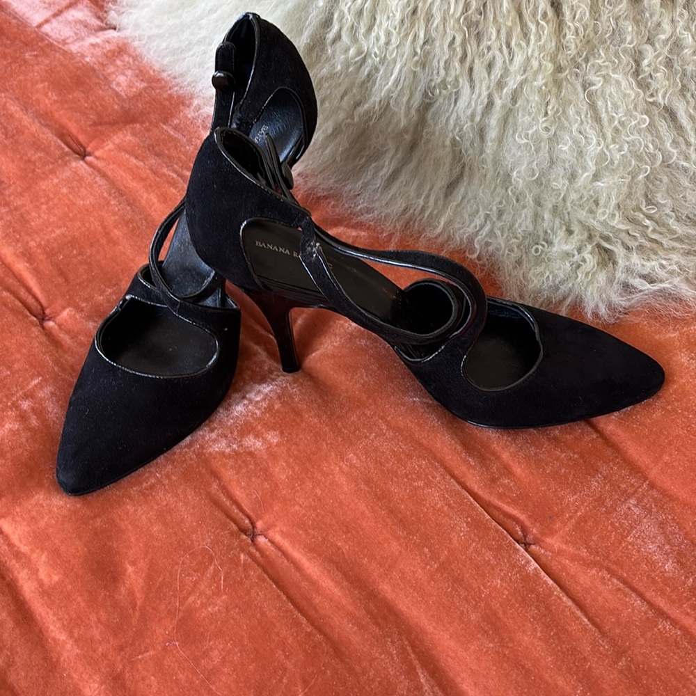 Banana Republic dressy shoe, size 10, never worn. Suede look, patent heels.